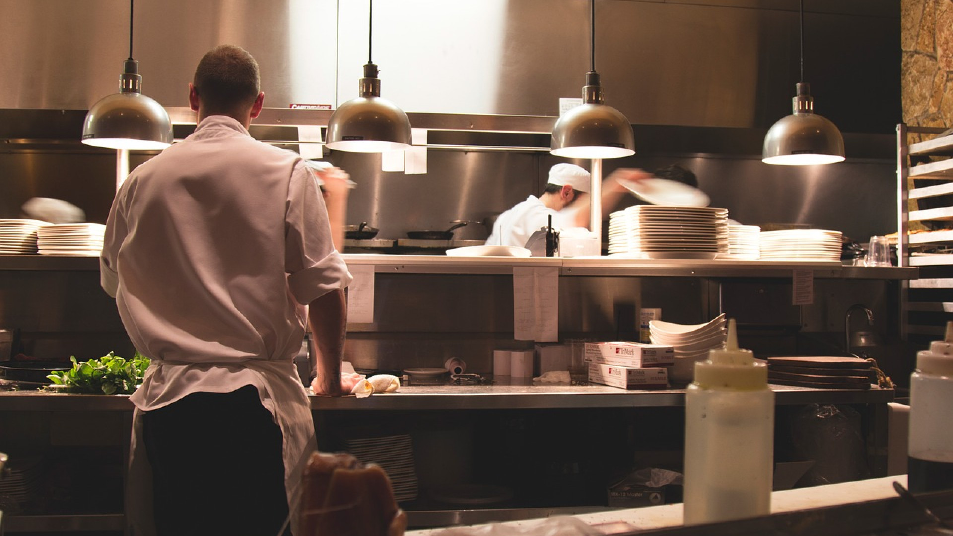 Pourquoi les mobiliers inox sont indispensables pour votre restaurant ?